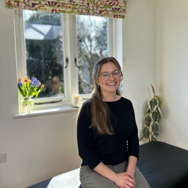 Hi I’m Alice 👋🏼 I’m going to be joining the team at Chiropractic Health from next week. I’m originally from the Isle of Wight and have recently relocated Edinburgh, so any Edinburgh recommendations are welcome!! 🏴󠁧󠁢󠁳󠁣󠁴󠁿 My passion is helping people of all ages feel their best! Outside of work, I love being outside, walking or running 🏃‍♀️ I also enjoy sewing making anything from clothes to cushions 🧵  I’m looking forward to meeting you all! ✨